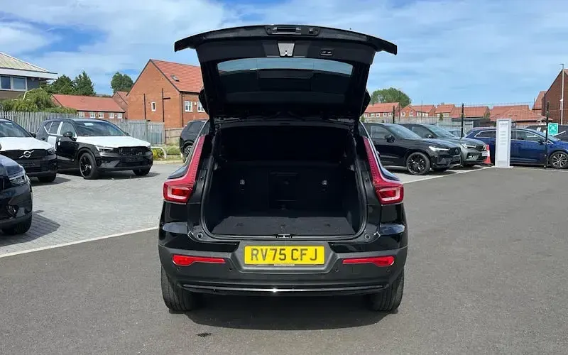 Used Volvo XC40 Plus 197 HP (144 kW) 2027 Black SUV