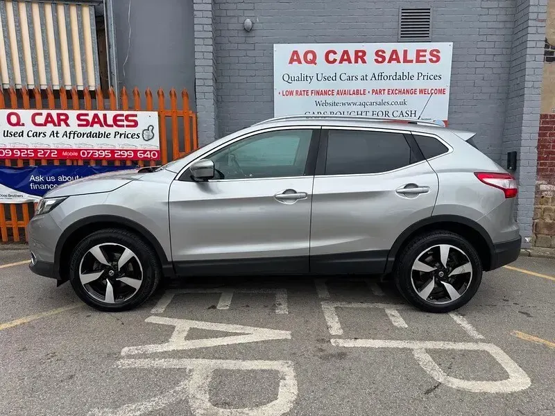Used Nissan Qashqai N-Connecta 110 HP (80 kW) 2016 Silver SUV