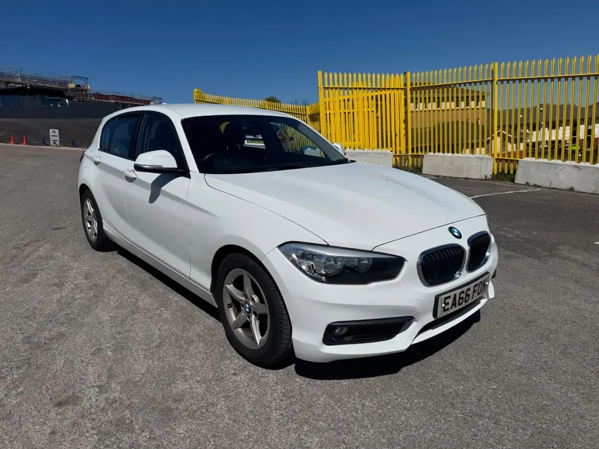 Used BMW 116 Efficient Dynamics 116 HP (85 kW) 2016 White Hatchback