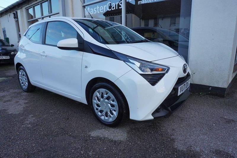 Used Toyota Aygo X-play 2021 White Hatchback