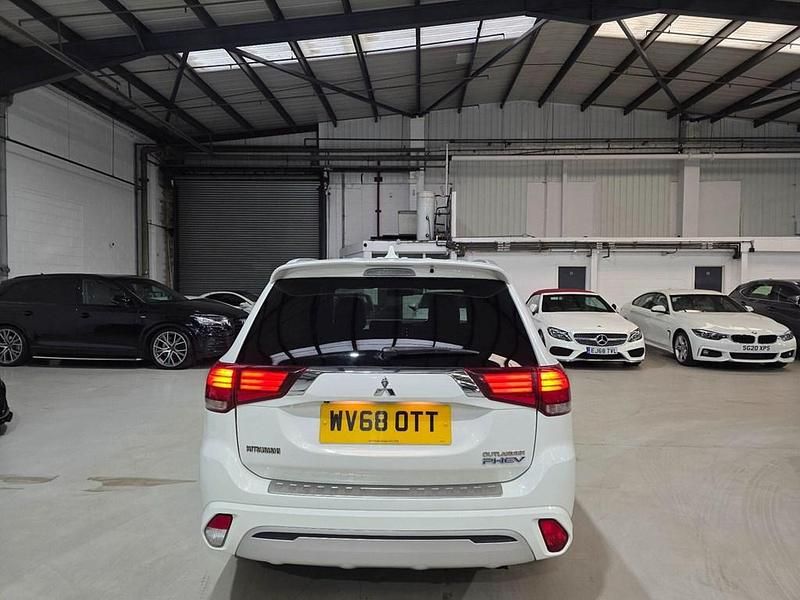 Used Mitsubishi Outlander P-HEV 2018 White SUV
