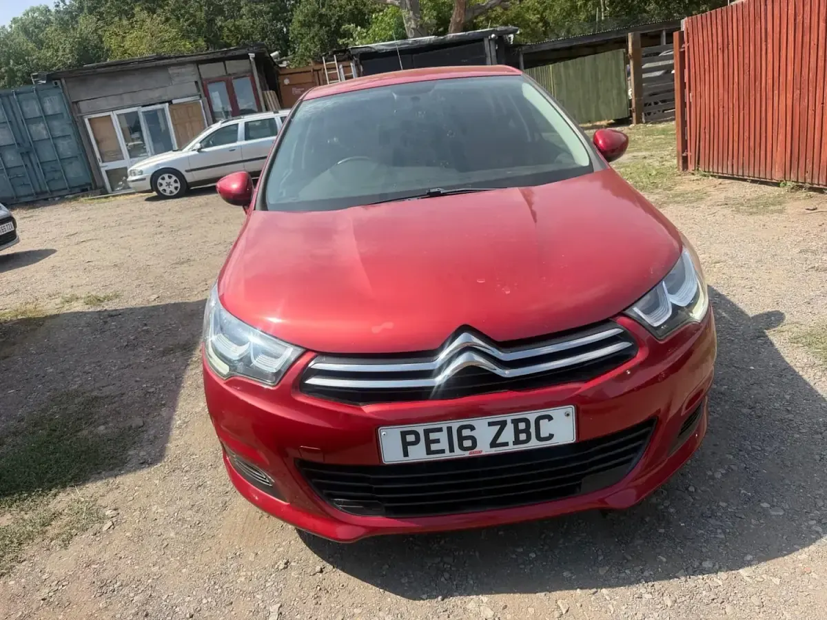 Used Citroën C4 Feel 108 HP (79 kW) 2016 Red Hatchback