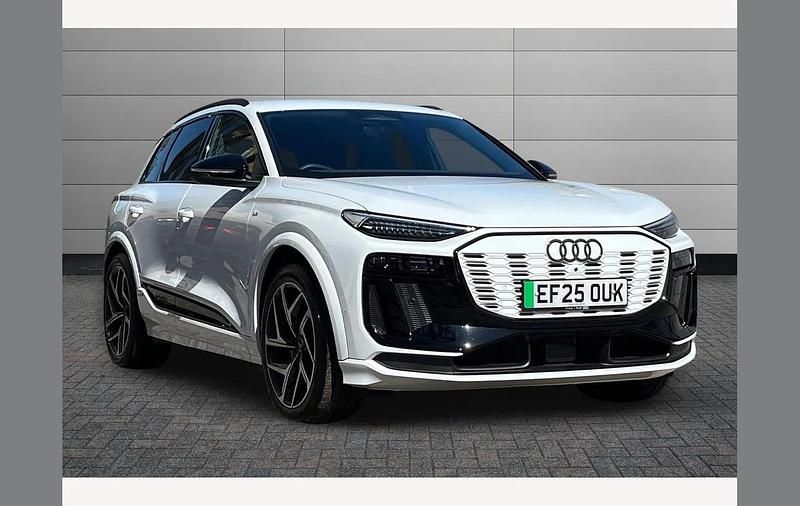 Glacier white Used 2025 Audi Q6 e-tron Advanced SUV | £56,000 (Fair price) - Image 1/4