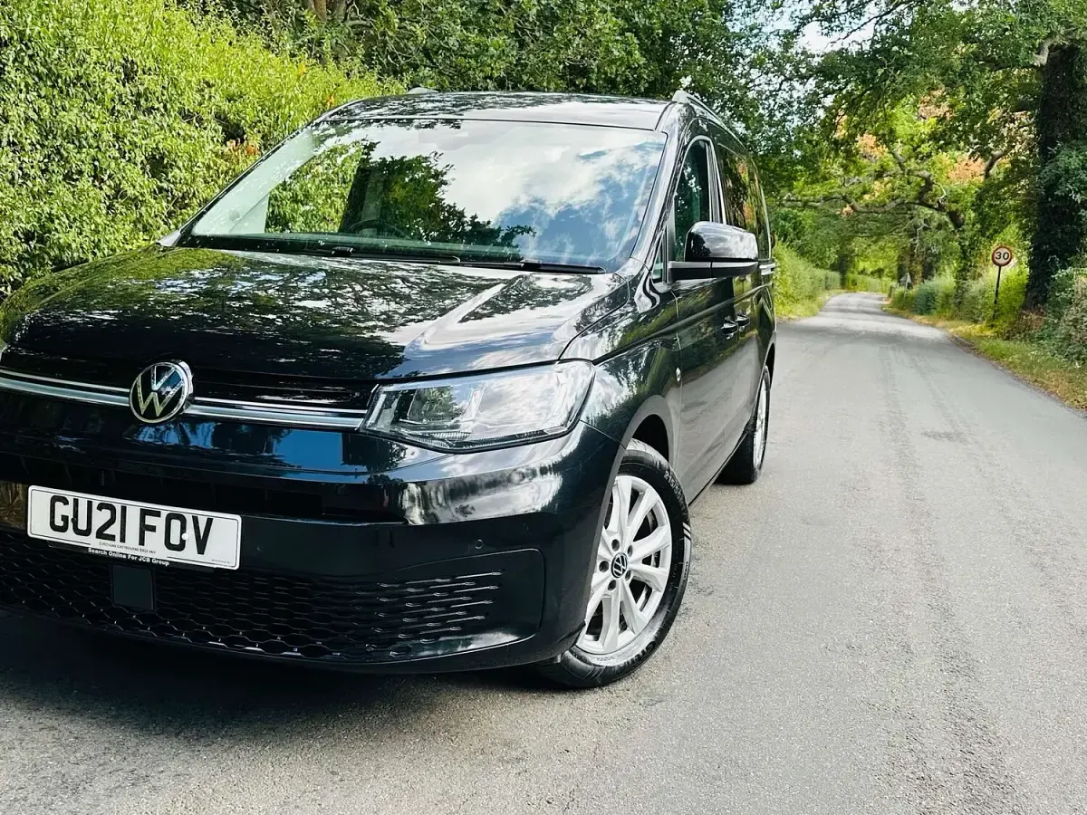 Used VW Caddy Maxi Life 120 HP (88 kW) 2021 Black MPV