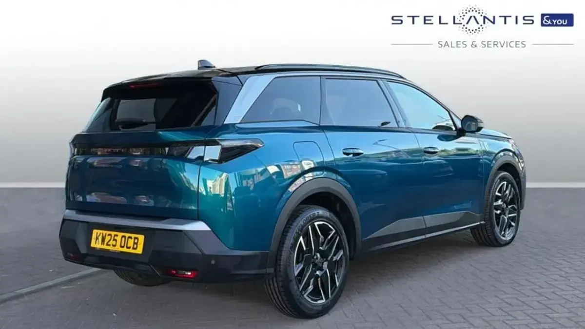 Second-hand Peugeot 5008 GT 134 CP (98 kW) 2025 Albastru SUV