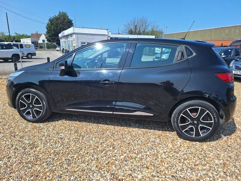 Black Used 2014 Renault Clio IV Dynamique Hatchback | £4,495 (Fair price) - Image 1/4