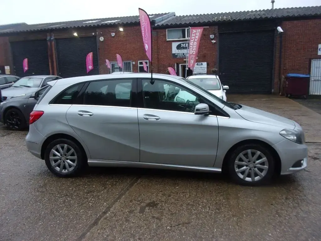 Used Mercedes B180 SE 109 HP (80 kW) 2013 Silver Hatchback