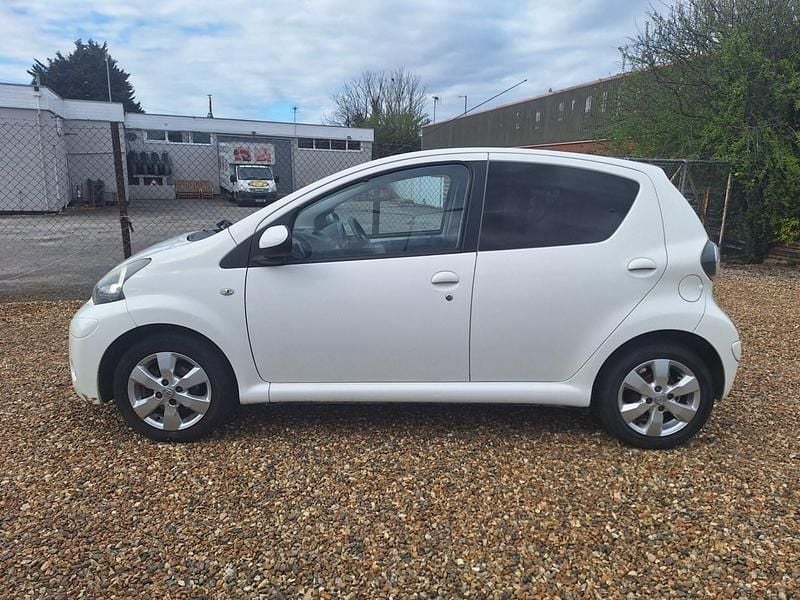 Used Toyota Aygo 68 HP (50 kW) 2013 White Hatchback