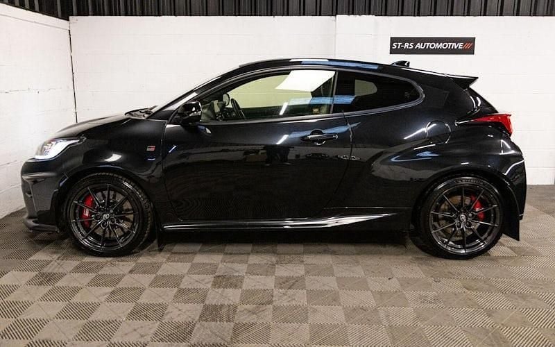 Usado Toyota Yaris 261 HP (191 kW) 2020 Preto Citadino