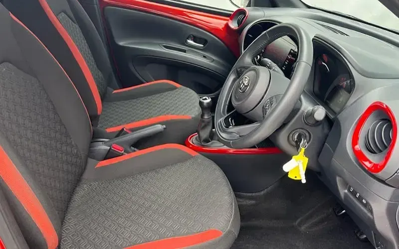 Used Toyota Aygo X 72 HP (52 kW) 2023 Red SUV