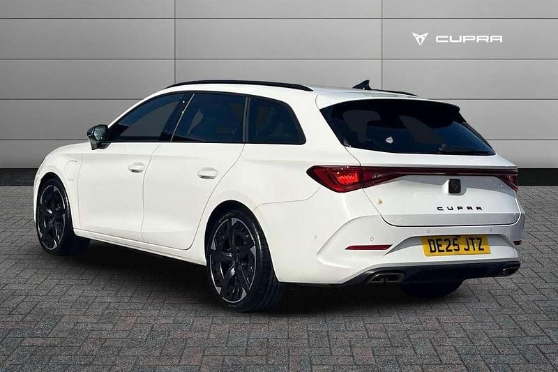 Usado Cupra Leon VZ3 241 CV (177 kW) 2025 Blanco Familiar
