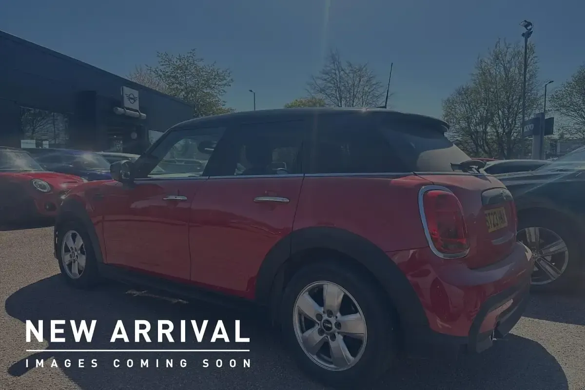 Usado Mini Cooper Classic 134 HP (98 kW) 2023 Vermelho Citadino