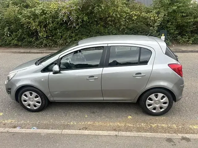 Used Vauxhall Corsa Design Edition 100 HP (73 kW) 2014 Silver Hatchback