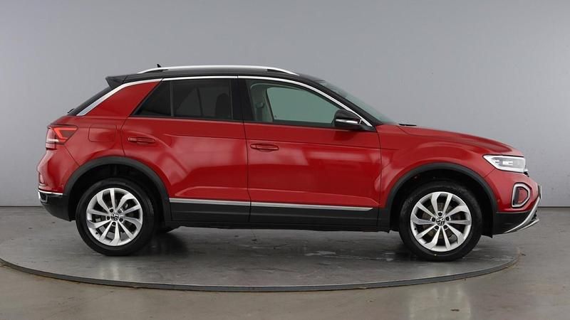 Used VW T-Roc Style 150 HP (110 kW) 2022 Red SUV
