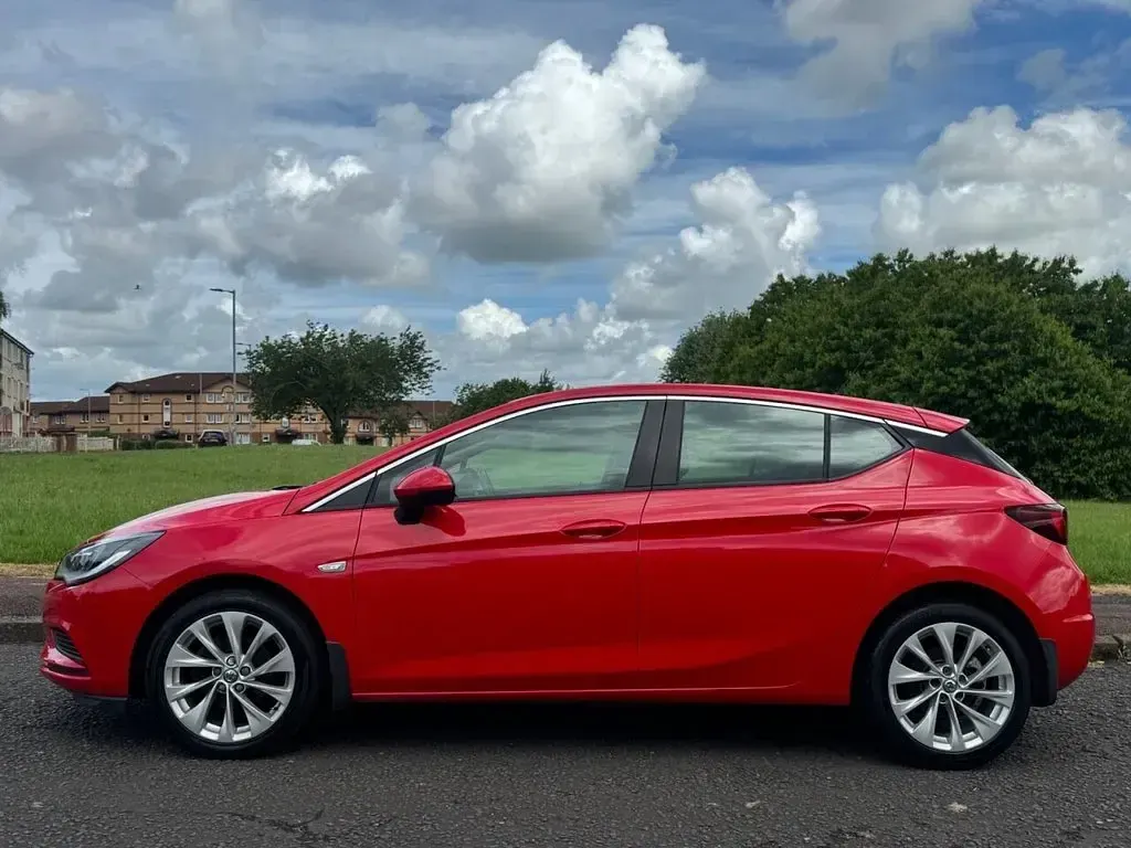 Used Vauxhall Astra 125 HP (91 kW) 2015 Red Hatchback