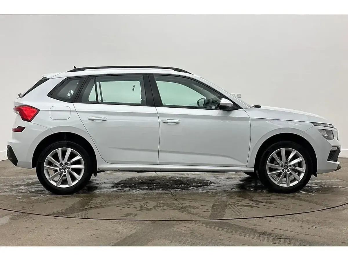 Used Skoda Kamiq SE 70 HP (51 kW) 2025 Moon white metallic SUV