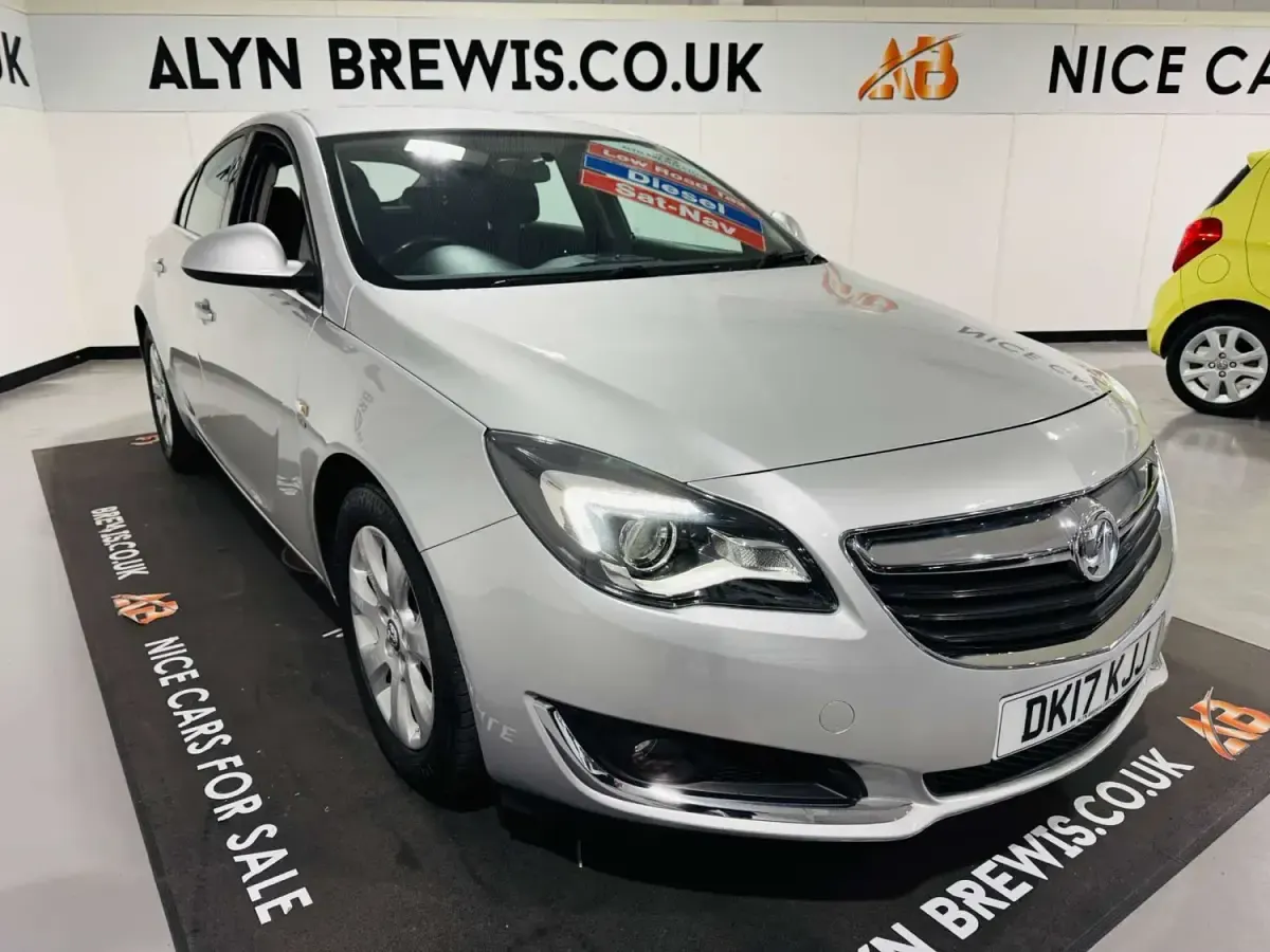Second-hand Vauxhall Insignia SRi 2017 Argintiu Hatchback