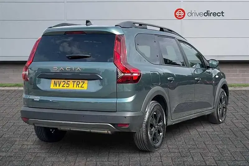 Used Dacia Jogger Extreme 140 HP (102 kW) 2025 Green MPV