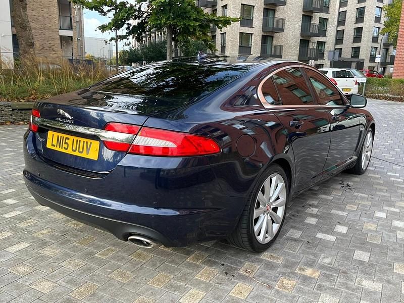 Używany Jaguar XF Portfolio 2015 Niebieski Sedan/Limuzyna