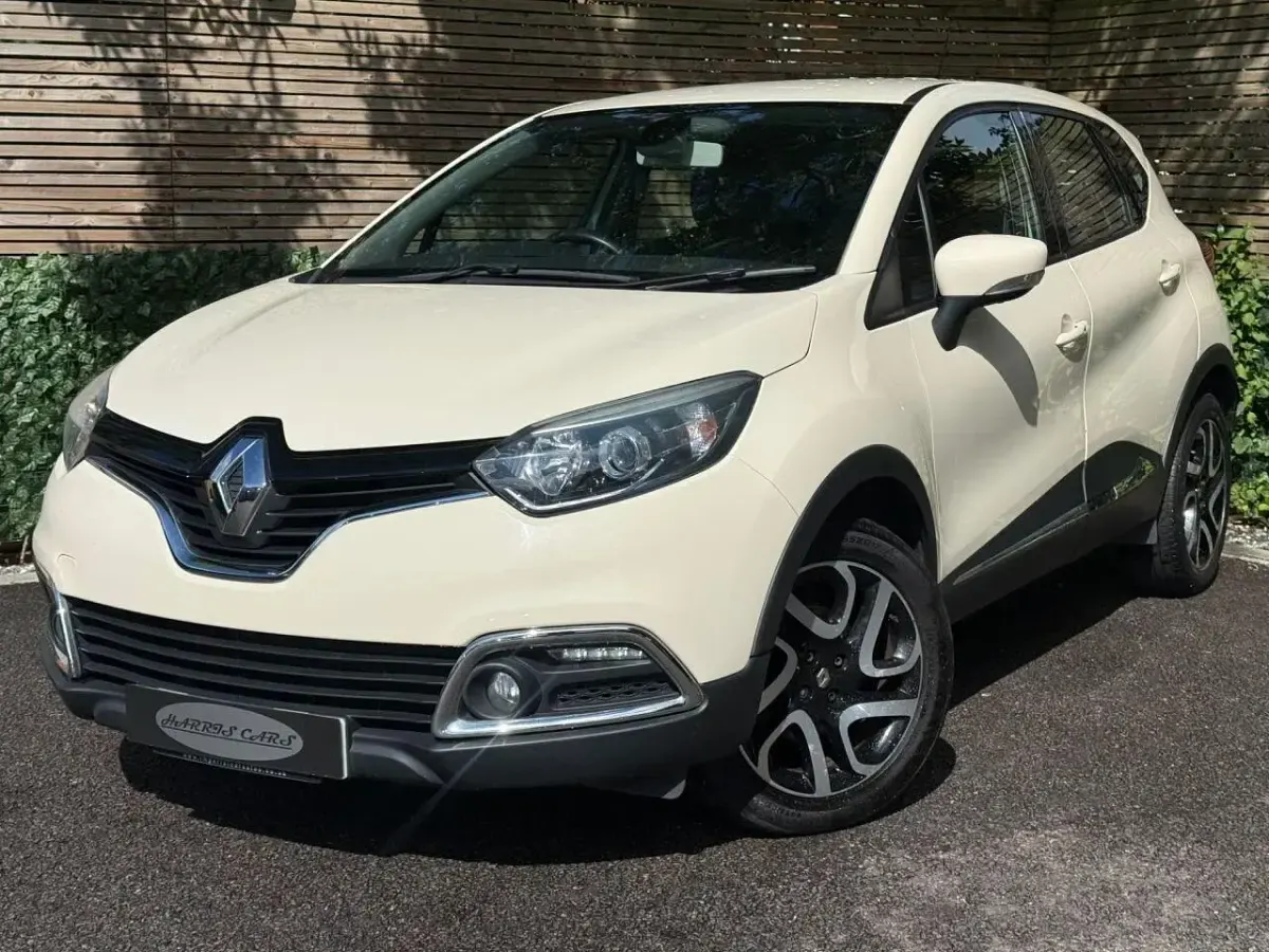 Used Renault Captur Dynamique 90 HP (66 kW) 2014 Cream SUV