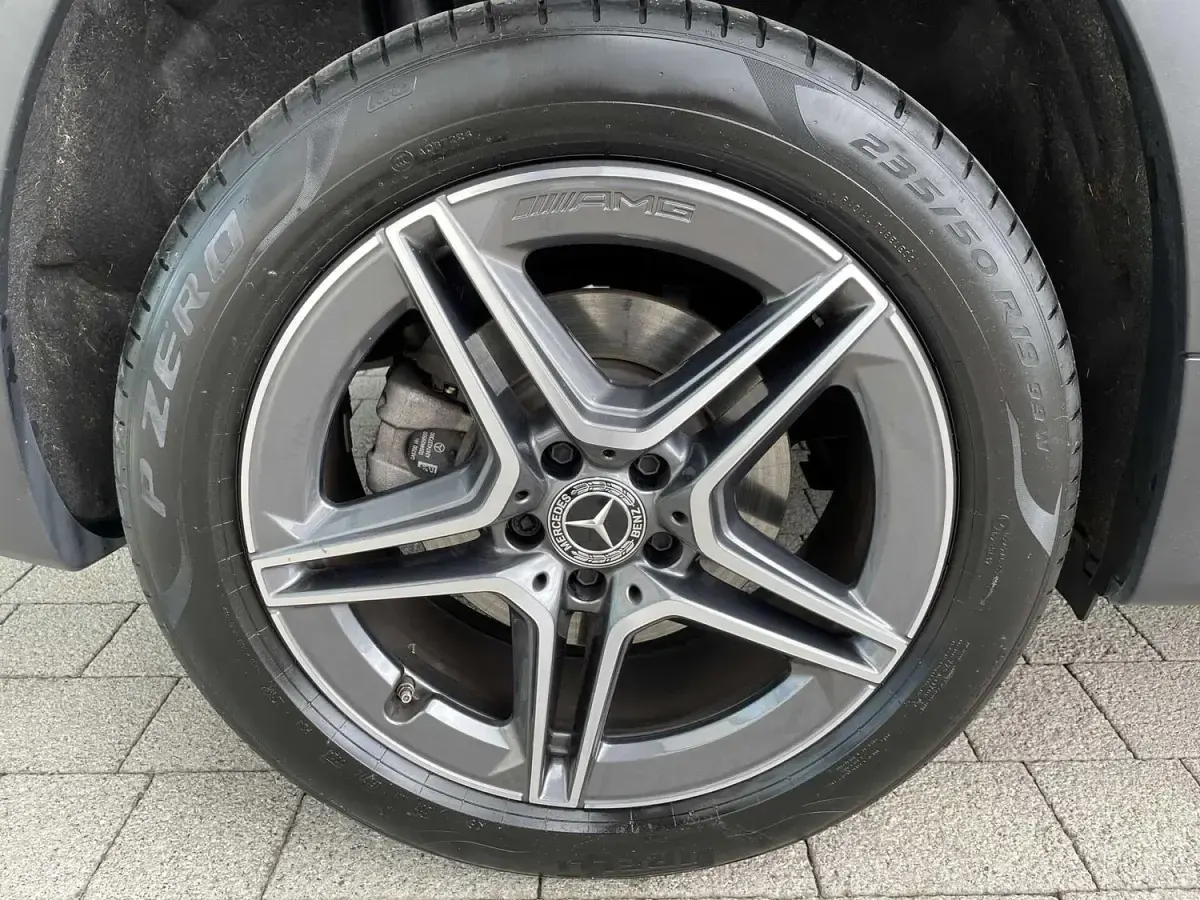 Begagnad Mercedes GLB200 Executive 163 HK (119 kW) 2025 Grå SUV