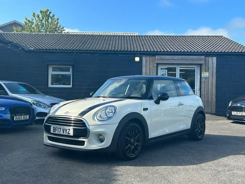 Used Mini Cooper Hatch 136 HP (100 kW) 2017 White Hatchback