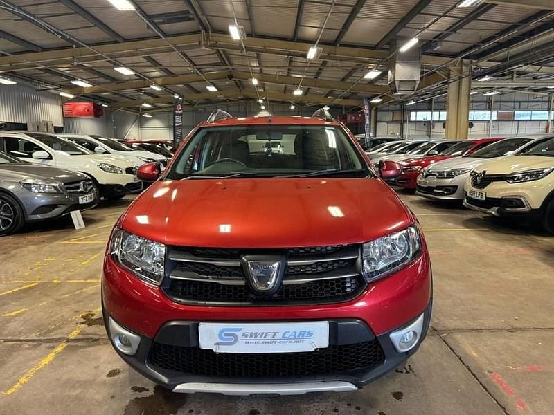 Used Dacia Sandero Lauréate 90 HP (66 kW) 2015 Red Hatchback
