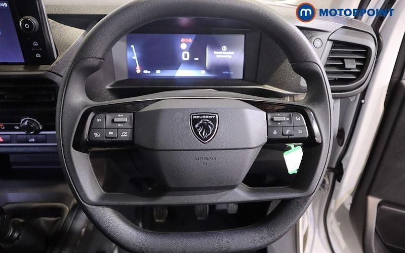 Used Peugeot Expert 145 HP (106 kW) 2025 Van