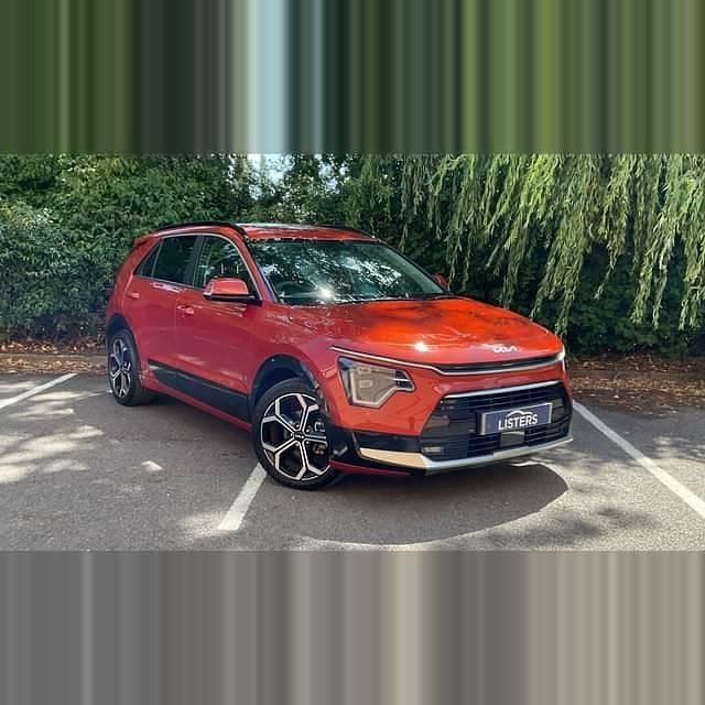 Metallic runway red Used 2022 Kia Niro 3 SUV | £21,750 (Fair price) - Image 1/4