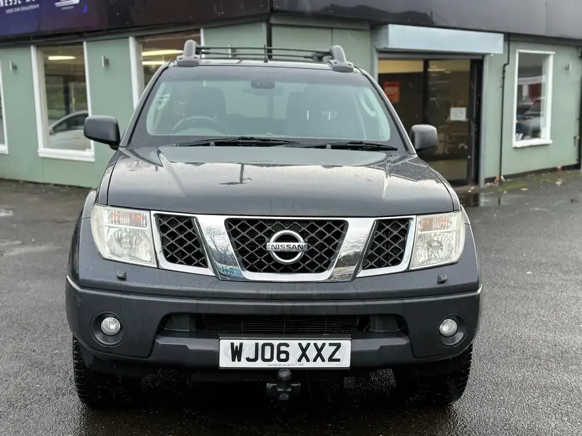 Begagnad Nissan Navara 174 HK (127 kW) 2006 Grå Pickup