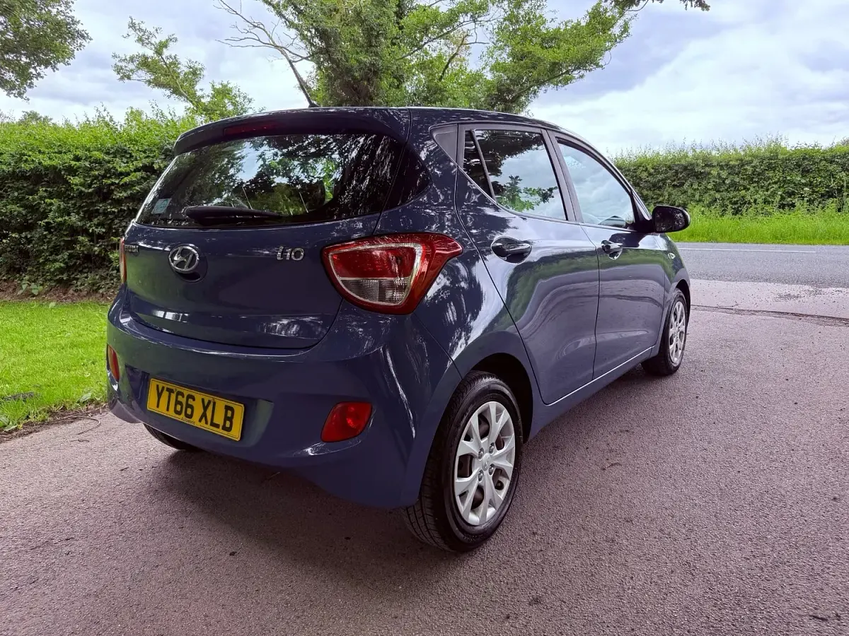 Used Hyundai i10 SE 67 HP (49 kW) 2016 Blue Hatchback
