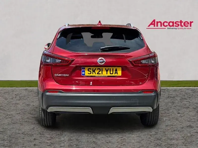 Used Nissan Qashqai N-Motion 155 HP (114 kW) 2021 Red SUV
