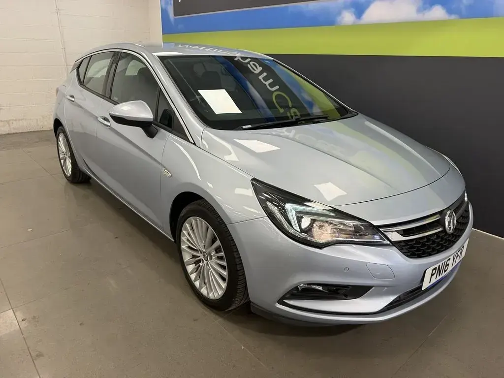 Used Vauxhall Astra Elite 150 HP (110 kW) 2016 Silver Hatchback