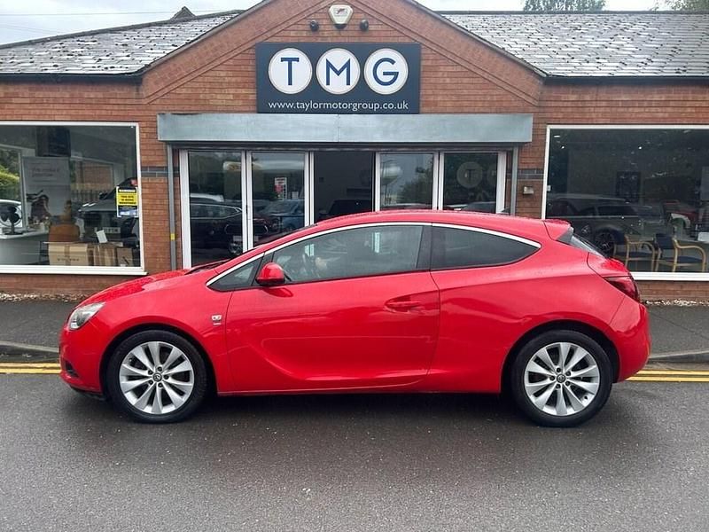 Used Vauxhall Astra GTC SRi 180 HP (132 kW) 2013 Red Hatchback