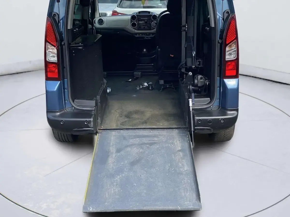 Usado Citroën Berlingo XTR 90 HP (66 kW) 2015 Azul Monovolume