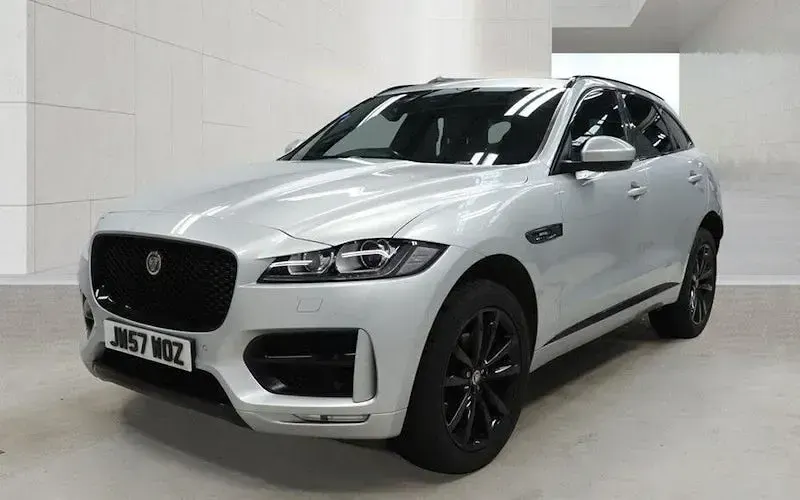 Usado Jaguar F-Pace R-Sport 179 HP (131 kW) 2020 SUV