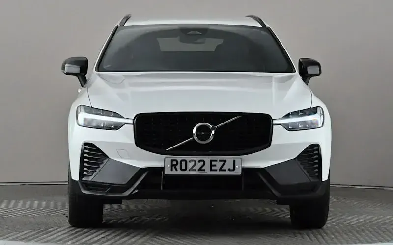 Used Volvo XC60 R-Design 197 HP (144 kW) 2021 White SUV