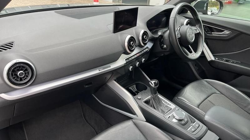 Usado Audi Q2 S-Line 150 CV (110 kW) 2023 Gris SUV