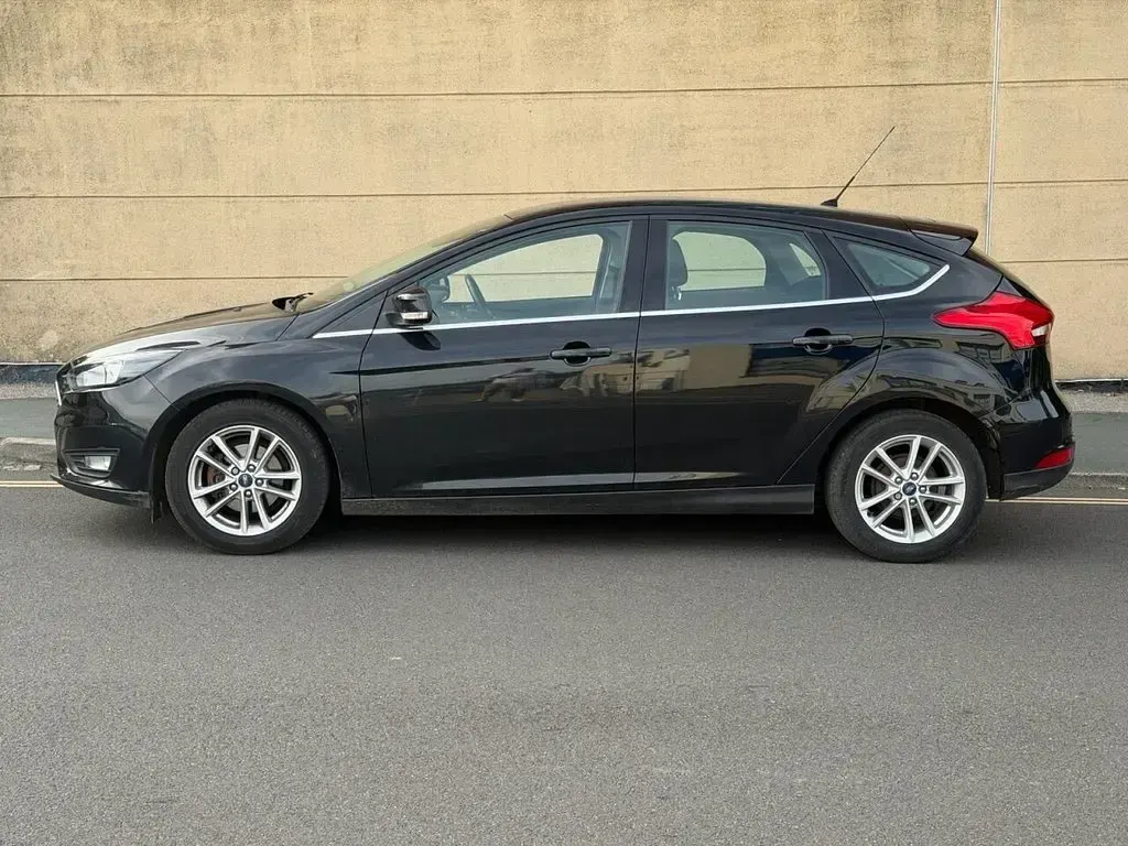 Used Ford Focus Zetec 100 HP (73 kW) 2015 Black Hatchback