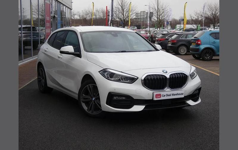 Used BMW 118 Sport Line 138 HP (101 kW) 2019 White Hatchback