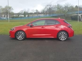 Used Toyota Corolla Design 122 HP (89 kW) 2019 Red Hatchback