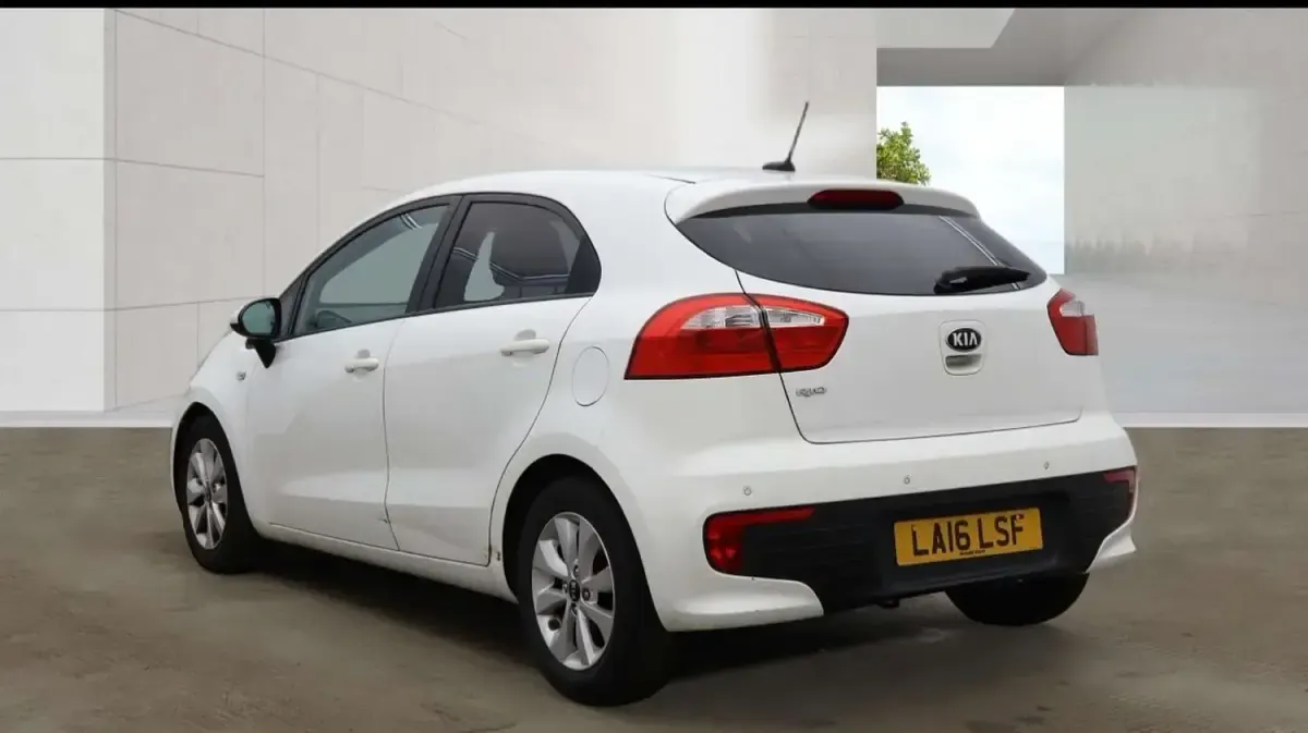 Used Kia Rio 84 HP (61 kW) 2016 White Hatchback
