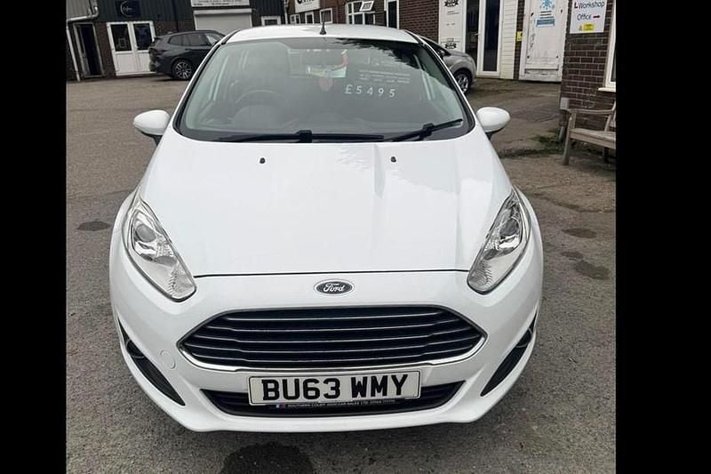 Used Ford Fiesta Zetec 2013 White Hatchback