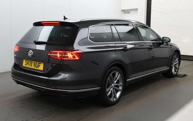 Usado VW Passat GT 150 HP (110 kW) 2018 Cinzento Carrinha