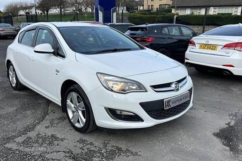 Used Vauxhall Astra SRi 2015 White Hatchback