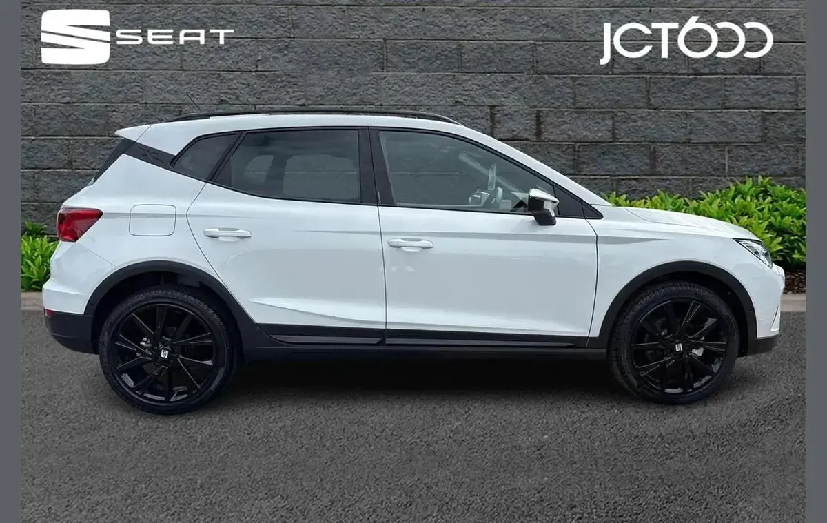 New Seat Arona Black Edition 113 HP (83 kW) 2025 White SUV
