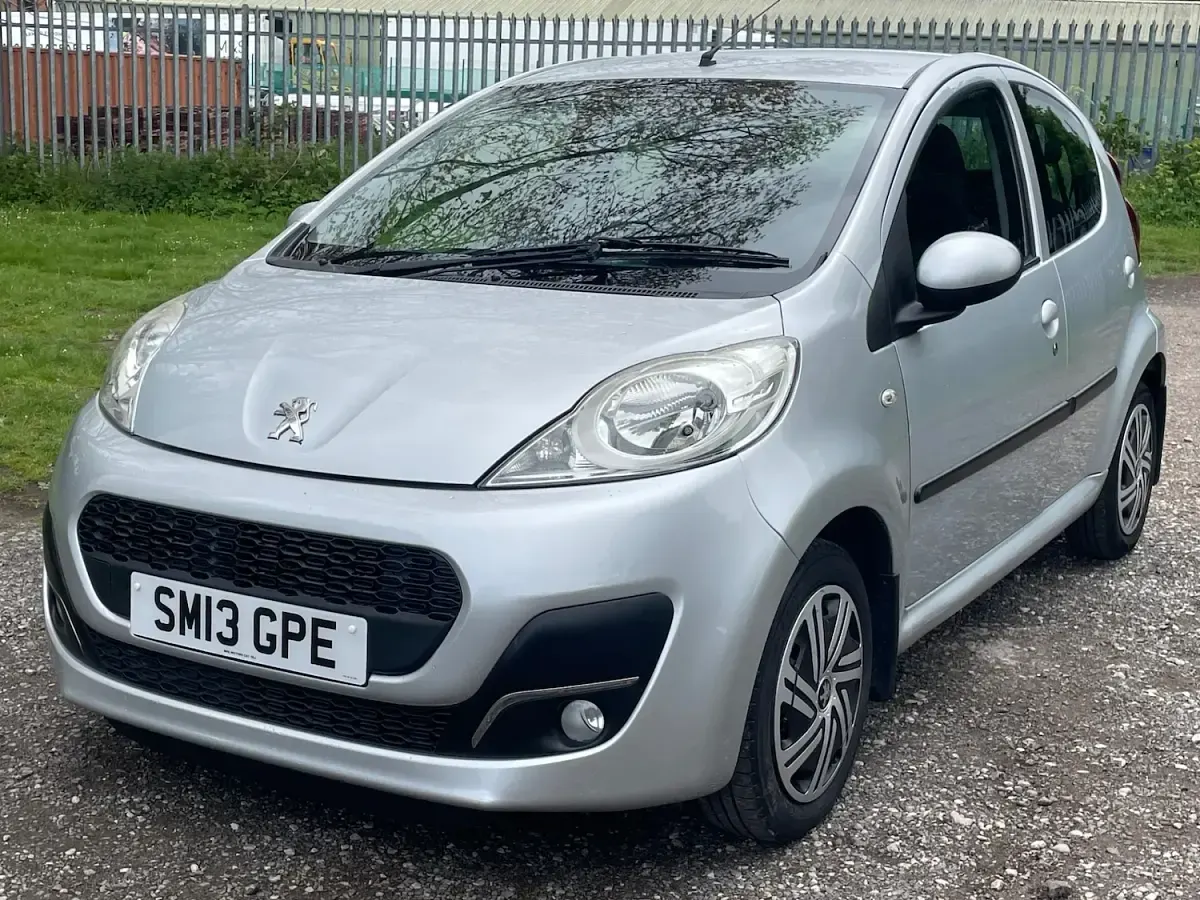 Used Peugeot 107 Active 68 HP (50 kW) 2013 Silver Hatchback