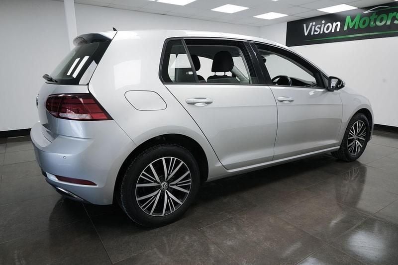Used VW Golf VII SE 115 HP (84 kW) 2018 Silver Hatchback