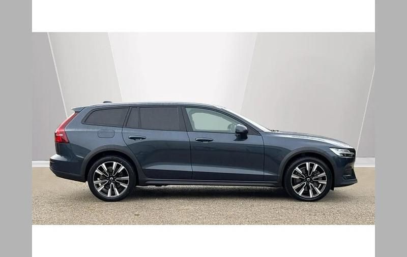 Used Volvo V60 CC 247 HP (181 kW) 2022 Blue Estate