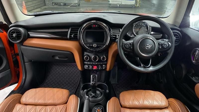 Used Mini Cooper Hatch 134 HP (98 kW) 2018 Orange Hatchback